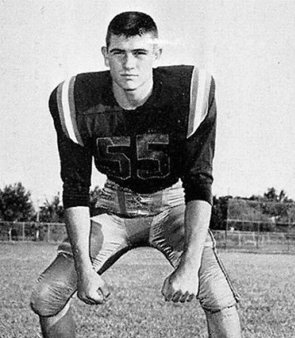 1. Tommy Lee Jones végzős középiskolásként. (1965)
