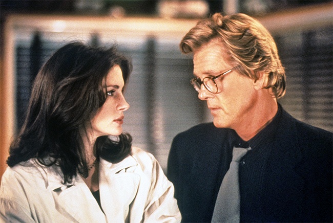 Julia Roberts és Nick Nolte A zűr bajjal jár /I Love Trouble, 1994/