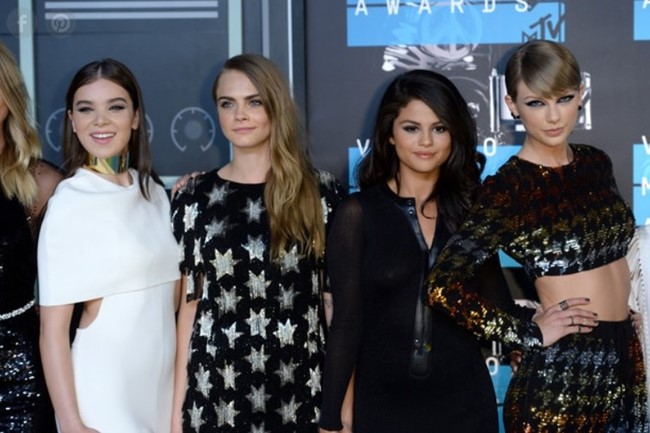 Selena Gomez és Cara Delevingne