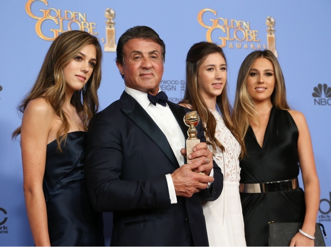 12) Sylvester Stallone és a lányai