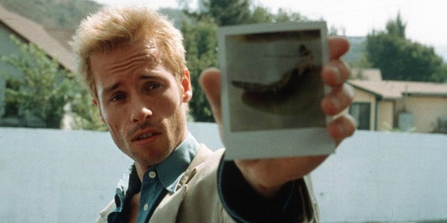 Memento (2000)