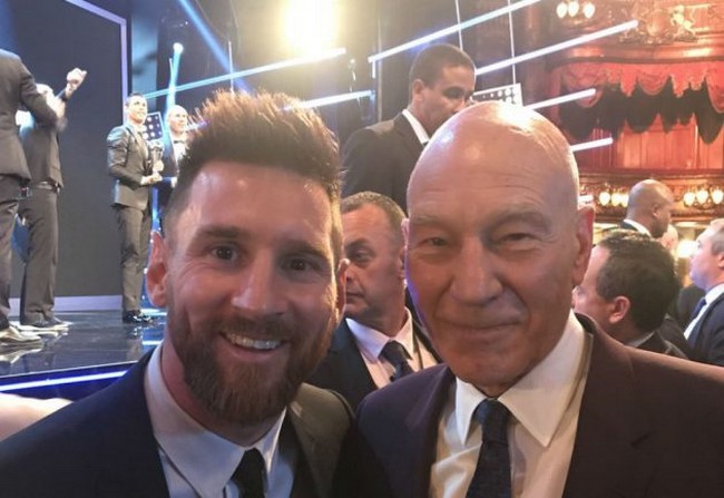 Lionel Messi és Patrick Stewart