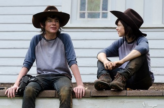  Chandler Riggs és dublőre Jessica Merideth ("The Walking Dead")