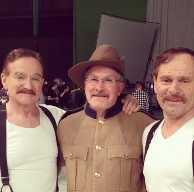 Robin Williams és dublőre Mike Mitchell ("Éjszaka a múzeumban - A fáraó titka")