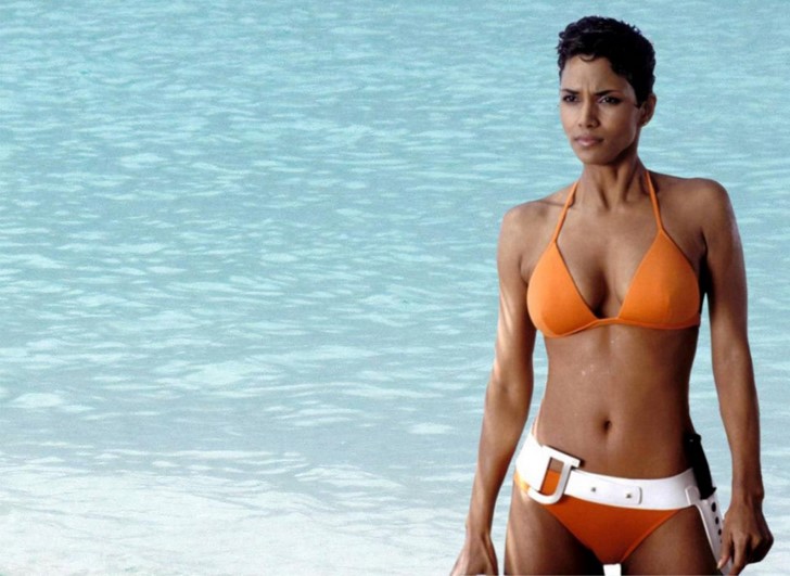 16) Halle Berry (James Bond)