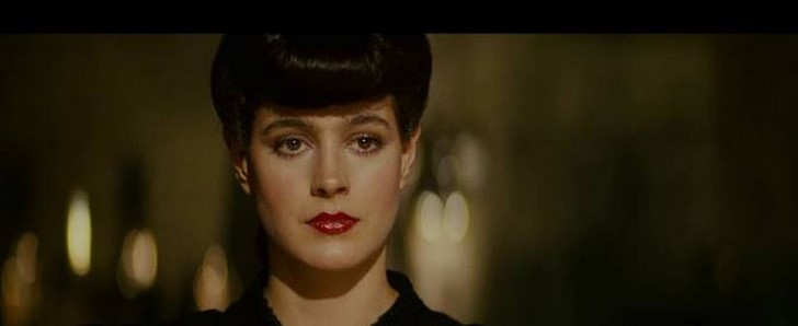 4) Sean Young Oliver Stone-t vitte a sírba