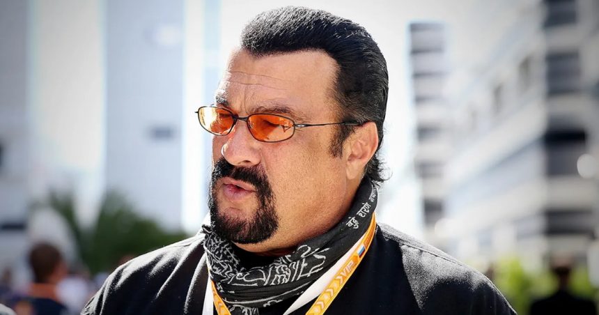 Annak ellenére, hogy ki van tiltva az országból, Steven Seagal ellátogatott Ukrajnába