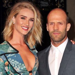 Jason Statham és bombázó feleségét elég intim helyzetben kapták lencsevégre a paparazzik