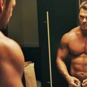 Így gyúrta szénné magát Alan Ritchson a Reacherre